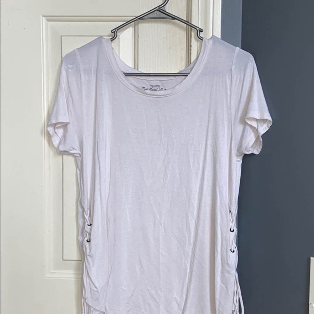 white hollister shirt